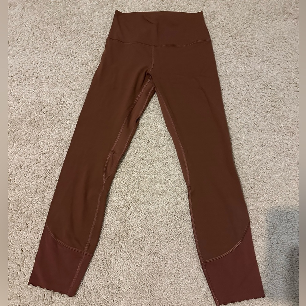 NWOT! Lululemon Scallop Aligns
